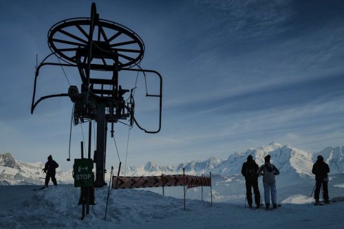 Vacances d'hiver : les stations de ski confiantes avec le retour de la neige et des touristes