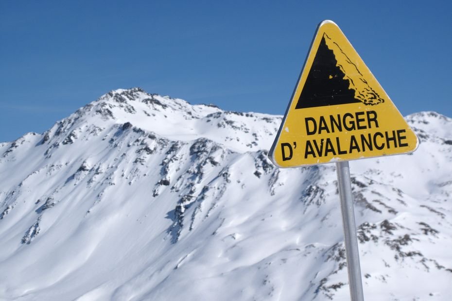 "De grandes avalanches sont encore possibles" : vigilance orange en Savoie après les fortes chutes de neige