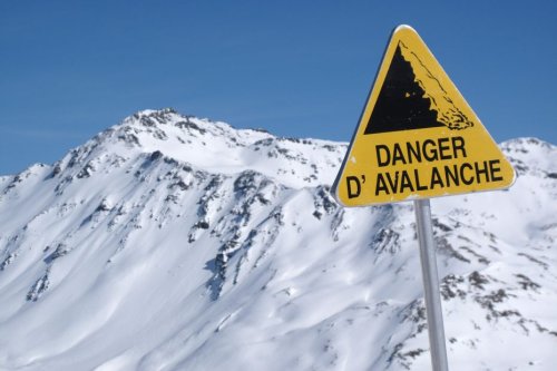 "De grandes avalanches sont encore possibles" : vigilance orange en Savoie après les fortes chutes de neige