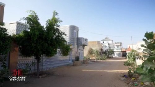 Vidéo "Je vais vendre de la drogue en France, après je reviens, je construis des maisons" : "Complément d'enquête" a remonté la filière du crack jusqu'à Louga, au Sénégal
