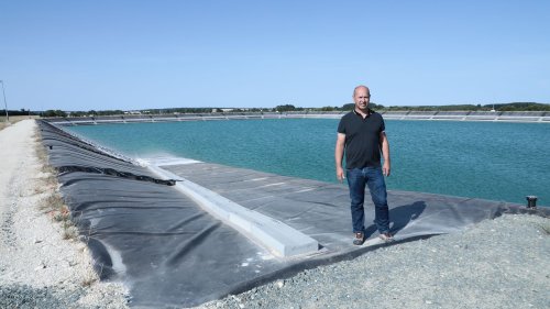 Reportage Dans les Deux-Sèvres, face à la sécheresse, stocker de l'eau dans des "méga-bassines" ne coule pas de source