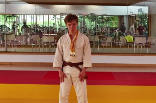 "Au-delà des victoires en judo, ce sont des victoires dans sa vie quotidienne", portrait de Thomas Frérot, double champion de France de judo adapté