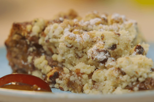 Recette : l’irrésistible gâteau aux quetsches et son streusel aux noisettes, une spécialité typiquement alsacienne à (re)découvrir