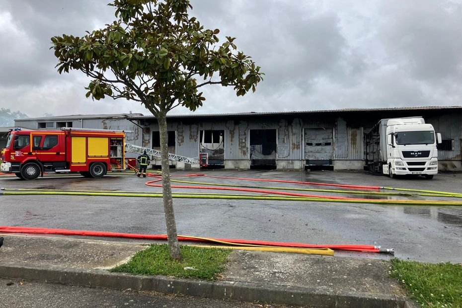 Un entrepôt détruit par un incendie, 70 personnes au chômage