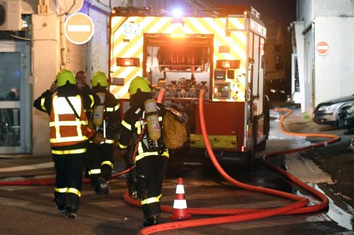 Six personnes surprises par le feu dans leur maison au milieu de la nuit