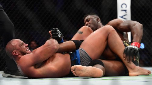 MMA : "Beaucoup de frustration" pour Ciryl Gane après sa défaite face à Francis Ngnannou