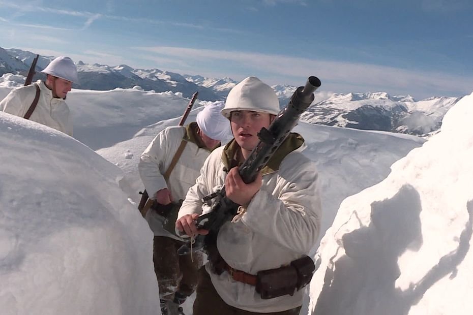VIDÉO. "On s'imagine la difficulté des combats" : dans le froid et la neige, des chasseurs alpins rejouent l’histoire au Roc Noir