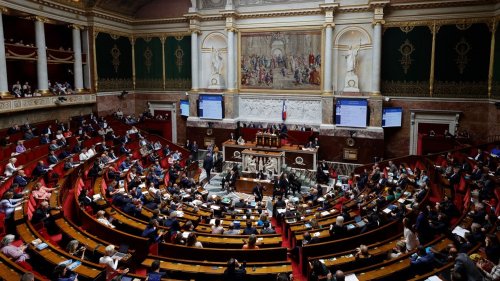 "C'est le flou total" : la gauche critique l'annonce par Emmanuel Macron du contrôle du prix de l'électricité