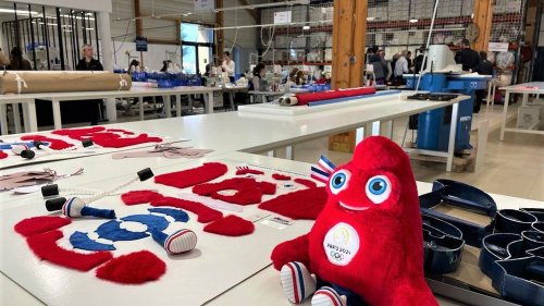 Paris 2024 : une production des mascottes "made in France", le défi que veut relever une entreprise en Bretagne