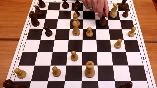 "Il n'était pas tendu lors des coups critiques" : trois questions sur les soupçons de triche qui secouent le monde des échecs professionnels
