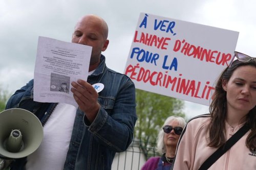 Un collectif manifeste contre la tenue d'un concert de Jean-Luc Lahaye, mis en examen pour viol sur mineure