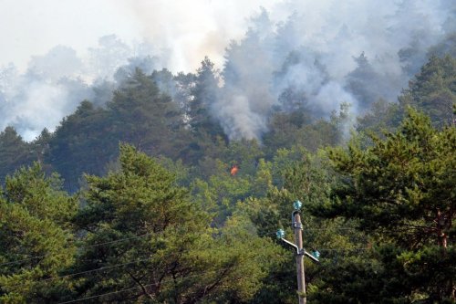 Incendie en Aveyron : pourquoi l'arrivée des orages pourrait compromettre l’action des pompiers
