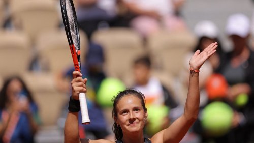 Vidéo Roland-Garros 2023 : la Russe Daria Kasatkina première qualifiée pour les huitièmes après un match expédié en 55 minutes