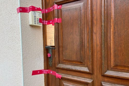 Un jeune homme de 22 ans tue son père sur le trottoir devant la maison familiale