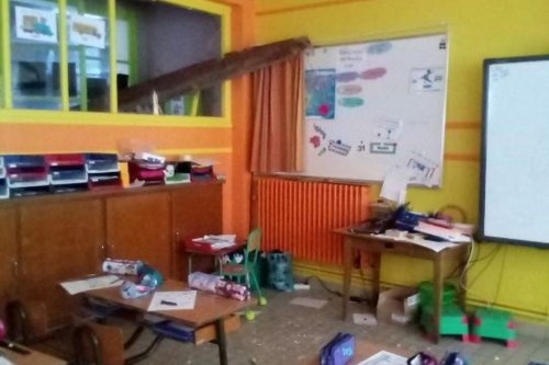 Tempête Mathis : les élèves "traumatisés", une poutre traverse la vitre d'une école de Buzançais