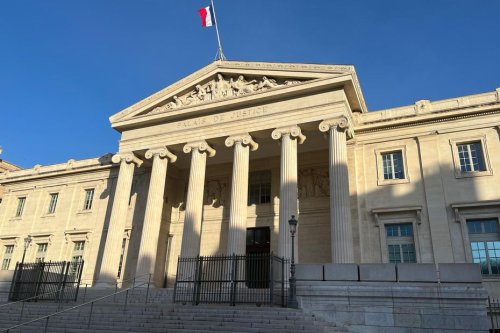 Procès des finances du "Petit Bar" : l'accusation veut "sonner le glas" d'un "gang devenu clan"