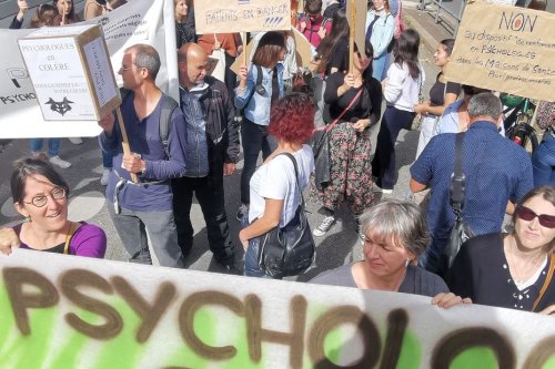 Lyon : "Psy ni gratuit, ni soumis" les psychologues en colère, descendent à nouveau dans la rue