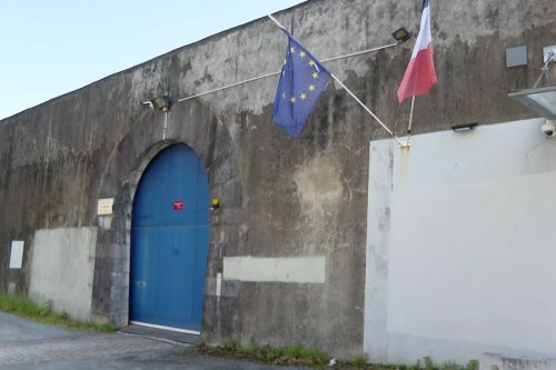 Matelas au sol, détenue enceinte, problèmes psychiatriques : cette prison compte 5 femmes par cellule de 20 m², les syndicats dénoncent des conditions "déplorables"