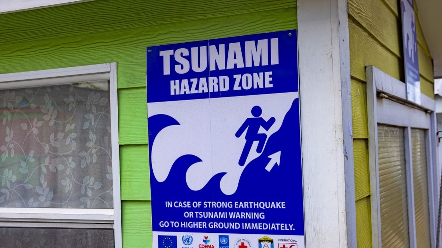 Les Antilles françaises s’inquiètent des coupes budgétaires de Donald Trump, qui menacent le système américain dont elles dépendent pour détecter séismes et tsunamis