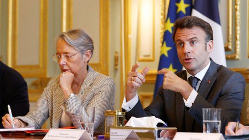 Les cotes de popularité d'Emmanuel Macron et d'Elisabeth Borne continuent de rebondir après deux mois de défiance