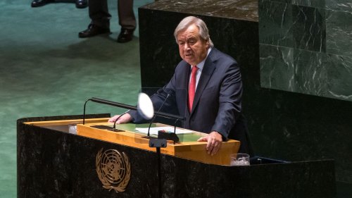 Crise climatique : l'humanité a "ouvert les portes de l'enfer", alerte le secrétaire général de l'ONU