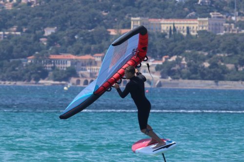 Wingfoil, surf électrique, paddle stepper, kayak transparent : activités pour un déconfinement sur la Côte d'Azur