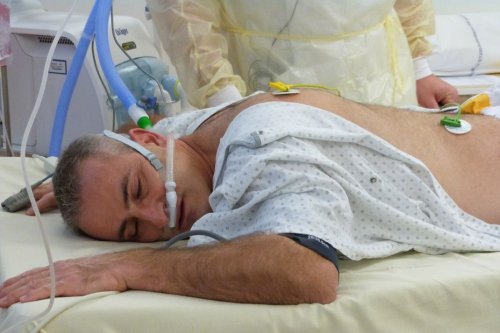 "Mettre les patients sur le ventre sauve des vies" : une avancée scientifique majeure confirmée par une étude internationale sur le Covid