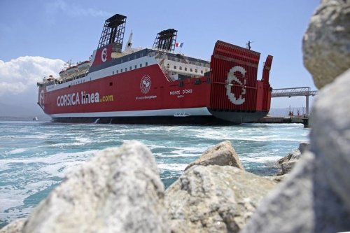 Feu dans un bateau de la Corsica Linea en mer