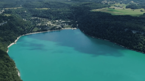 Jura : à la découverte des lacs et de leurs écrins boisés