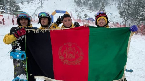 Sauvés des Talibans par une ONG, sept snowboarders afghans vont arriver en France