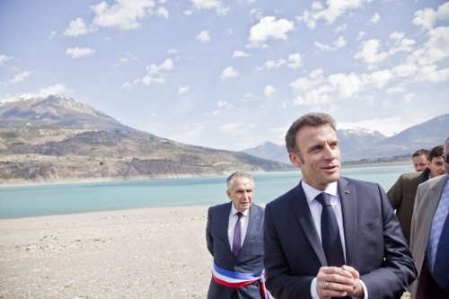 Emmanuel Macron présente son "plan eau", les riverains du lac de Serre-Ponçon réagissent