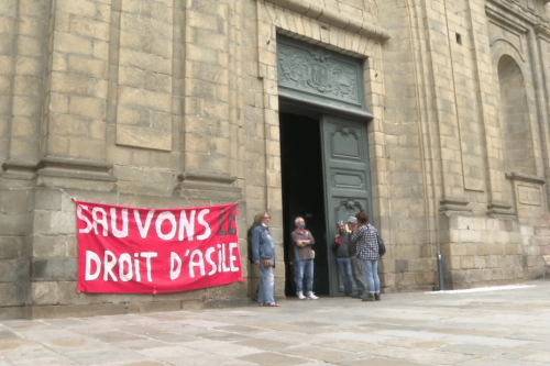La basilique Saint-Sauveur de Rennes occupée par des militants du droit d'asile