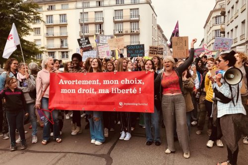 « Mon corps, mon choix », entre 350 et 400 personnes ont défilé à Brest pour défendre le droit à l’avortement.