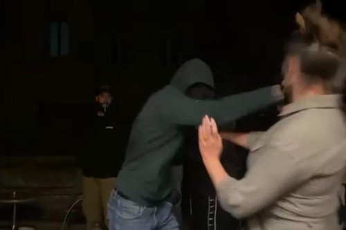 VIDÉO. Ce que l'on sait de l'attaque punitive violente de militants d'extrême-droite dans un bar et de l'état de tension dans la ville