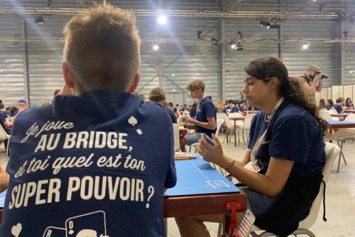 REPORTAGE. "Il faut être stratégique et très fourbe" : 450 jeunes participent au championnat de France de bridge scolaire