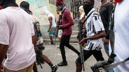 Reportage "Ils brûlent tout, même les gens" : en Haïti, des milliers de personnes fuient les gangs
