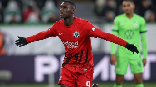 "On a rarement vu un tel amour des fans au stade" : à Francfort, le footballeur français Randal Kolo Muani fait l'unanimité