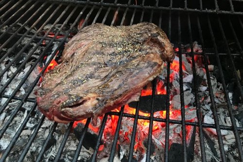 Acheter un barbecue au charbon ou au gaz : on a demandé l'avis d'un champion de France
