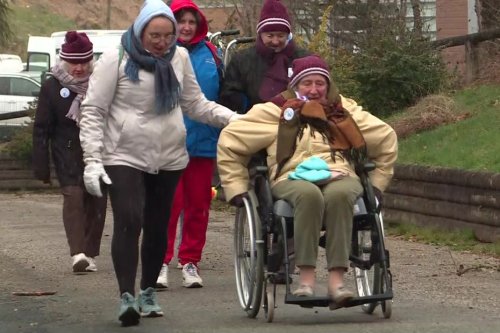 À pied ou en fauteuil, 200 personnes réunies sur un trail inclusif, pour "aller au-delà de leurs craintes"