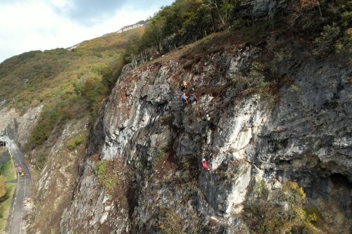 VIDEO. Savoie : des travaux impressionnants pour sécuriser la falaise qui surplombe la RD991