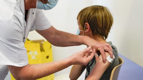TEMOIGNAGES. La vaccination des mineurs contre le Covid-19, source de conflits entre les parents : "C'était le vaccin ou ma femme prenait la porte"