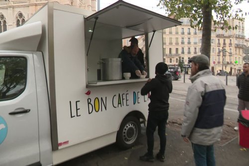 "C’est une sorte de pause, un moment de répit" : Emmaüs distribue la soupe populaire à Marseille pour les plus démunis