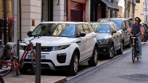 À Bordeaux, le prix de stationnement des SUV augmente, une mesure aux effets déjà "très concrets" à Paris