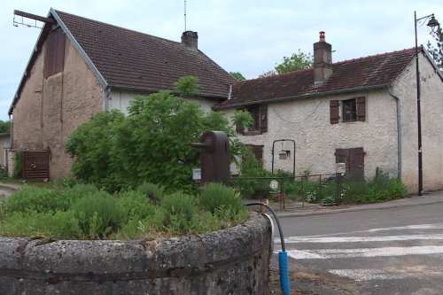 Deux corps retrouvés dans cette petite maison de Haute-Saône : que révèlent les premiers résultats des autopsies ?