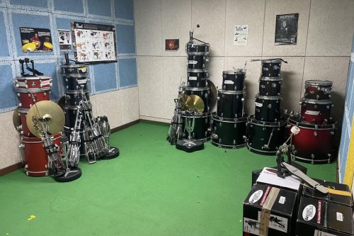 Un mois après l'arrêt de ses activités, l'AFMI vend son matériel musical