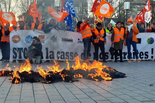 Poupées à l'effigie d'Emmanuel Macron et de ministres brûlées à Dijon : deux personnes présentées à un juge