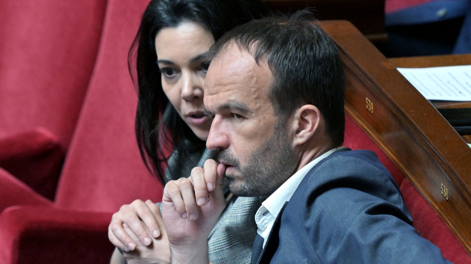 "Y aurait-il moyen de s'éviter des shitstorms à chaque visuel ?" : l'affiche caricaturant Cyril Hanouna sème le trouble dans les rangs de La France insoumise