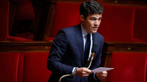 Assemblée nationale : l'écologiste Sandrine Rousseau demande une sanction contre le député LR Aurélien Pradié pour des propos "homophobes"