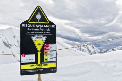 "Ces zones ne sont pas signalées" : après l'avalanche mortelle à Val Thorens, une association alerte sur les lacunes de la prévention en zone urbaine