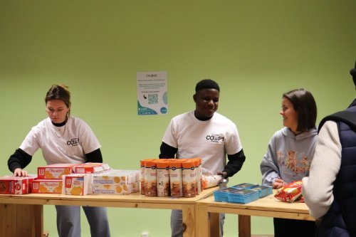 Précarité étudiante : quand d'autres jeunes se mobilisent pour distribuer des colis alimentaires à Strasbourg